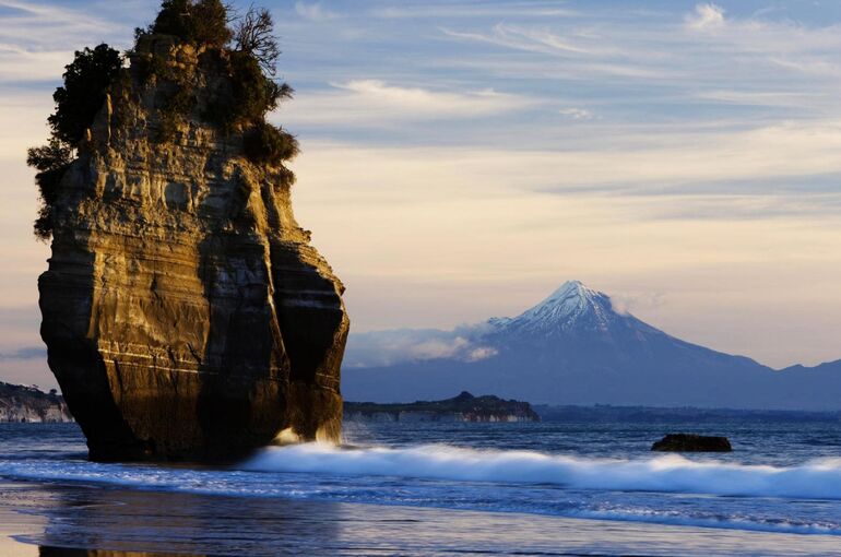 seaside_rock-Natural_scenery_wallpaper_2560x1600